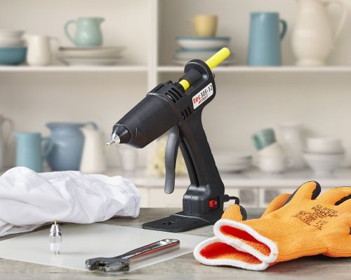 How to change a glue gun nozzle safely
