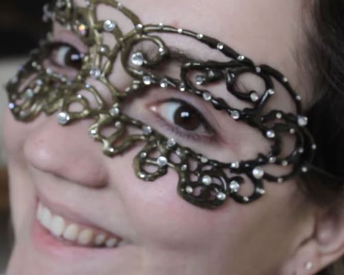 Make a masquerade mask with Klaire de Lys